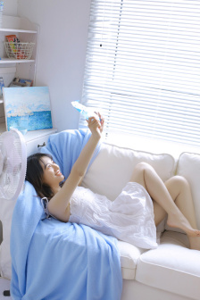 在殡仪馆上夜班，我自带棺材