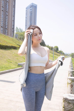 从女尊回来后开始地窟求生